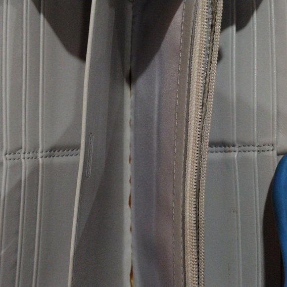 Coach Off-White Zip Wallet – Perforated C Logo Clutch | Elegant Designer Style - Picture 12 of 14